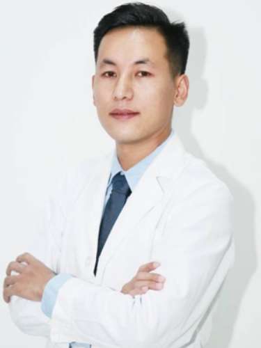 靳玉彪_鼻整形领军代表人物,亚楠容悦‌鼻整形专家