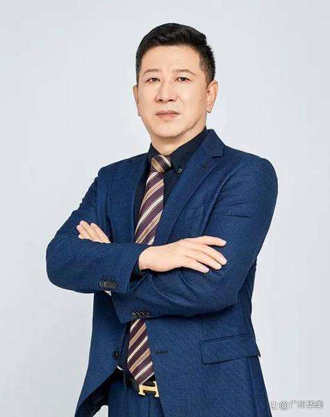 郝永生医生_胸整形领军代表人物,华美首席隆胸专家