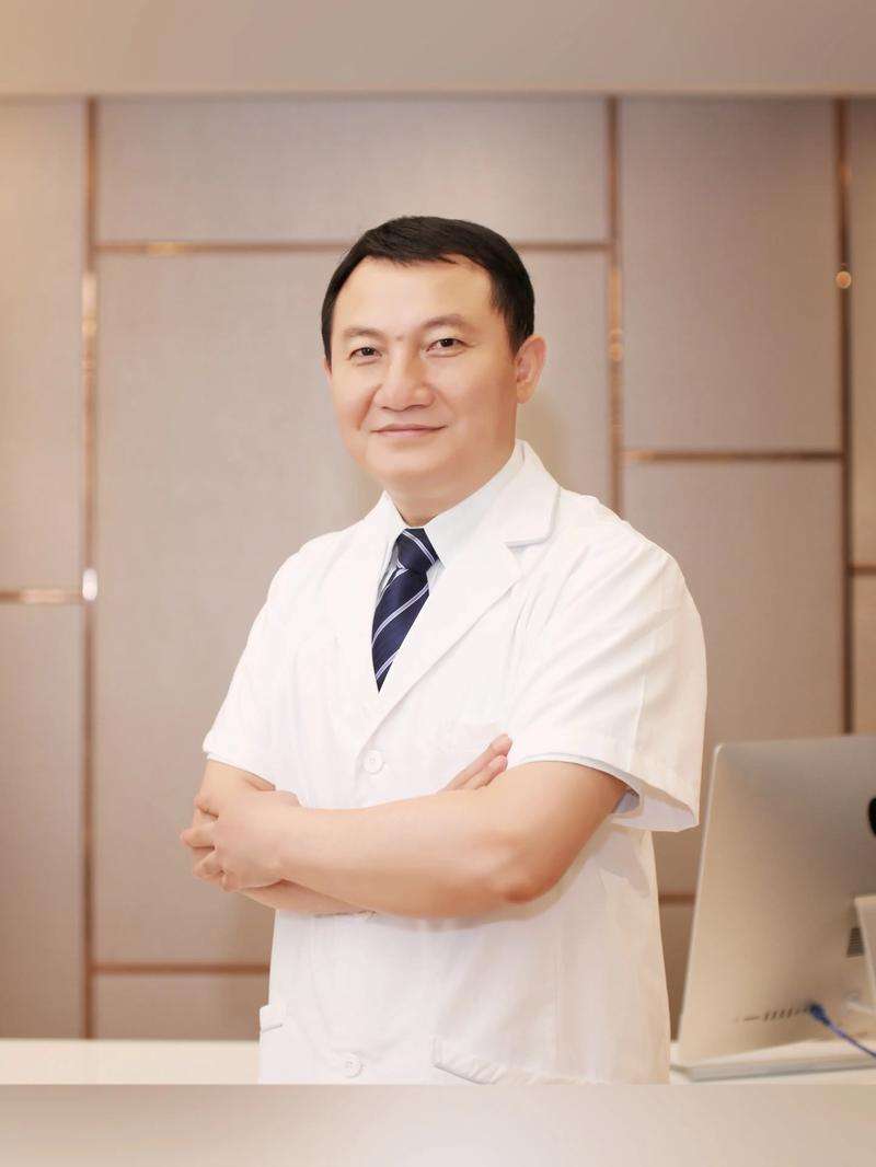 唐志荣医生_胸整形领军代表人物,省二院代表隆胸专家