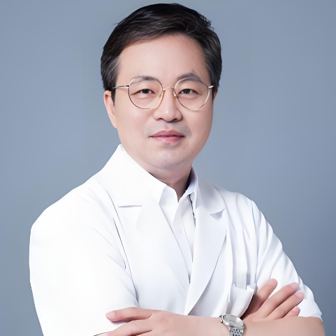 张龙医生_鼻整形领军代表人物,艺星鼻整形首席专家
