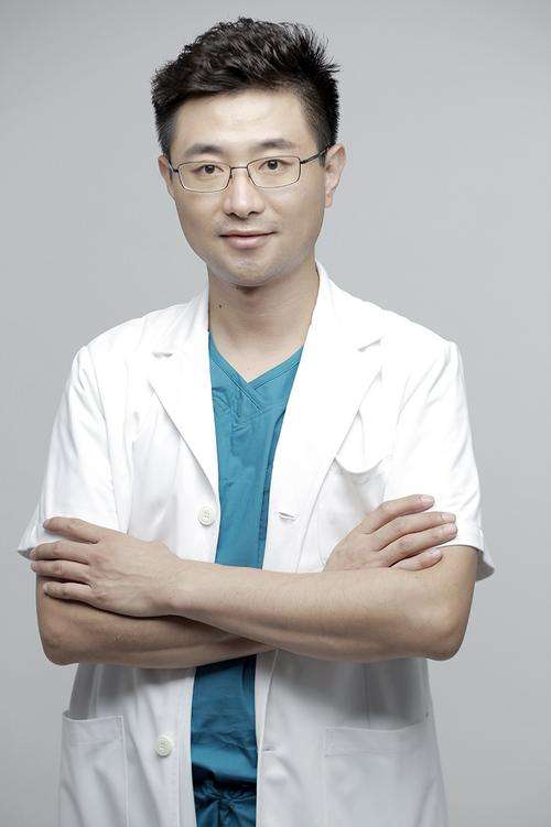 翟圣涵医生_眼整形领军代表人物,丽港丽格首席眼整形专家